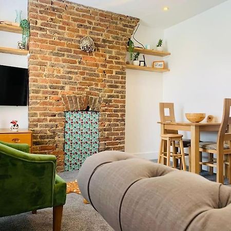 Funky 2 Bedroom Apartment In Town Centre Hastings Bagian luar foto