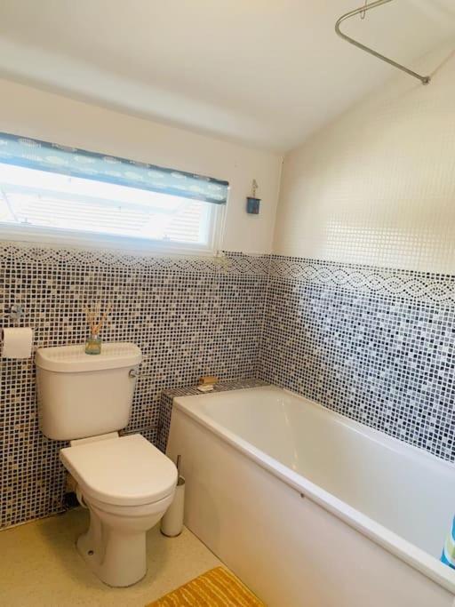 Funky 2 Bedroom Apartment In Town Centre Hastings Bagian luar foto