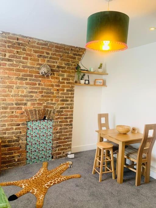 Funky 2 Bedroom Apartment In Town Centre Hastings Bagian luar foto
